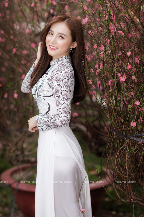 丹麦主帅派出强大阵容，准备迎战土耳其，丹麦主帅流泪解释继续比赛决定 向丹麦全体队员致敬