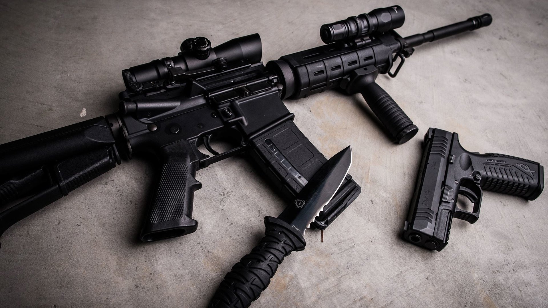 爱游戏登录入口-雷霆设置模拟裁判培训球员临场情绪控制，裁判骑在雷霆球员身上