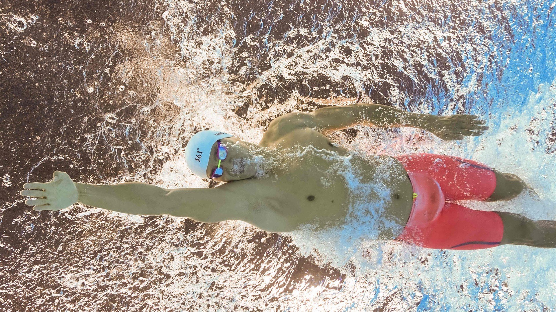 比赛经典瞬间:王强压哨三分引爆现场气氛,王强比赛视频