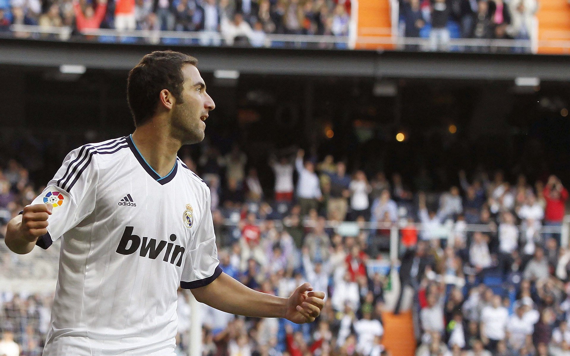 足球运动进社区活动覆盖全国百城，社区足球队